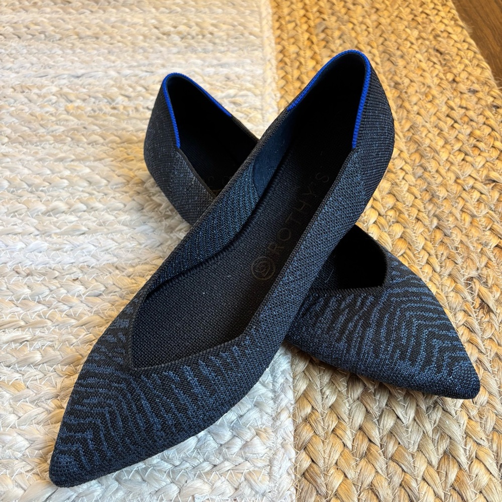 Like New Rothy’s Midnight Metallic Blue/Black Zebra Stripe Pointed Flats 10.5